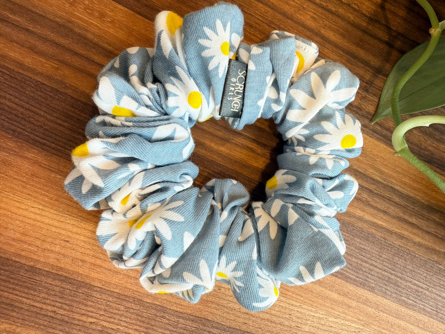 Tess | Daisy Scrunchie.
