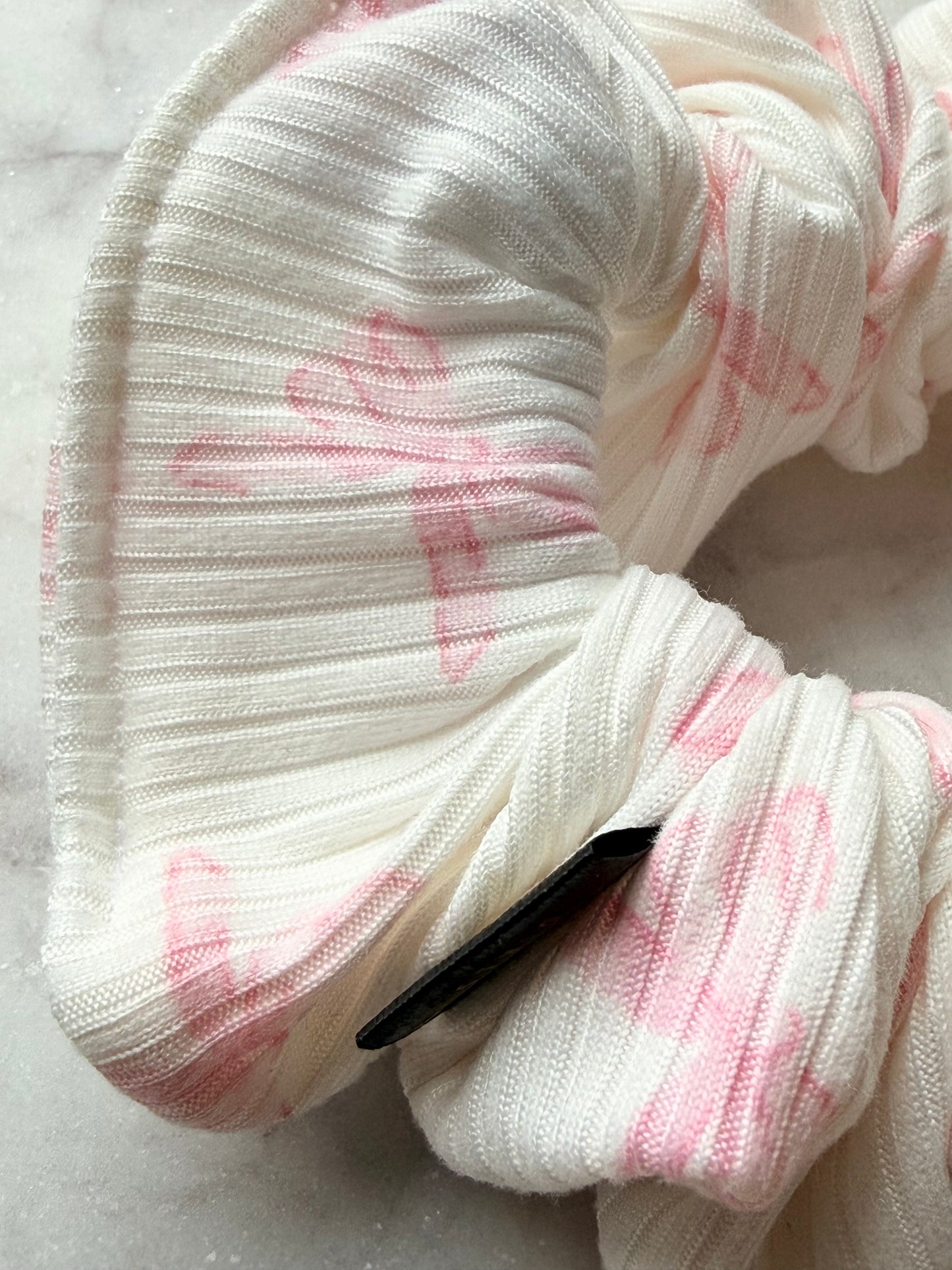Paula.| a rib knit white jersey scrunchie with a pink bow print